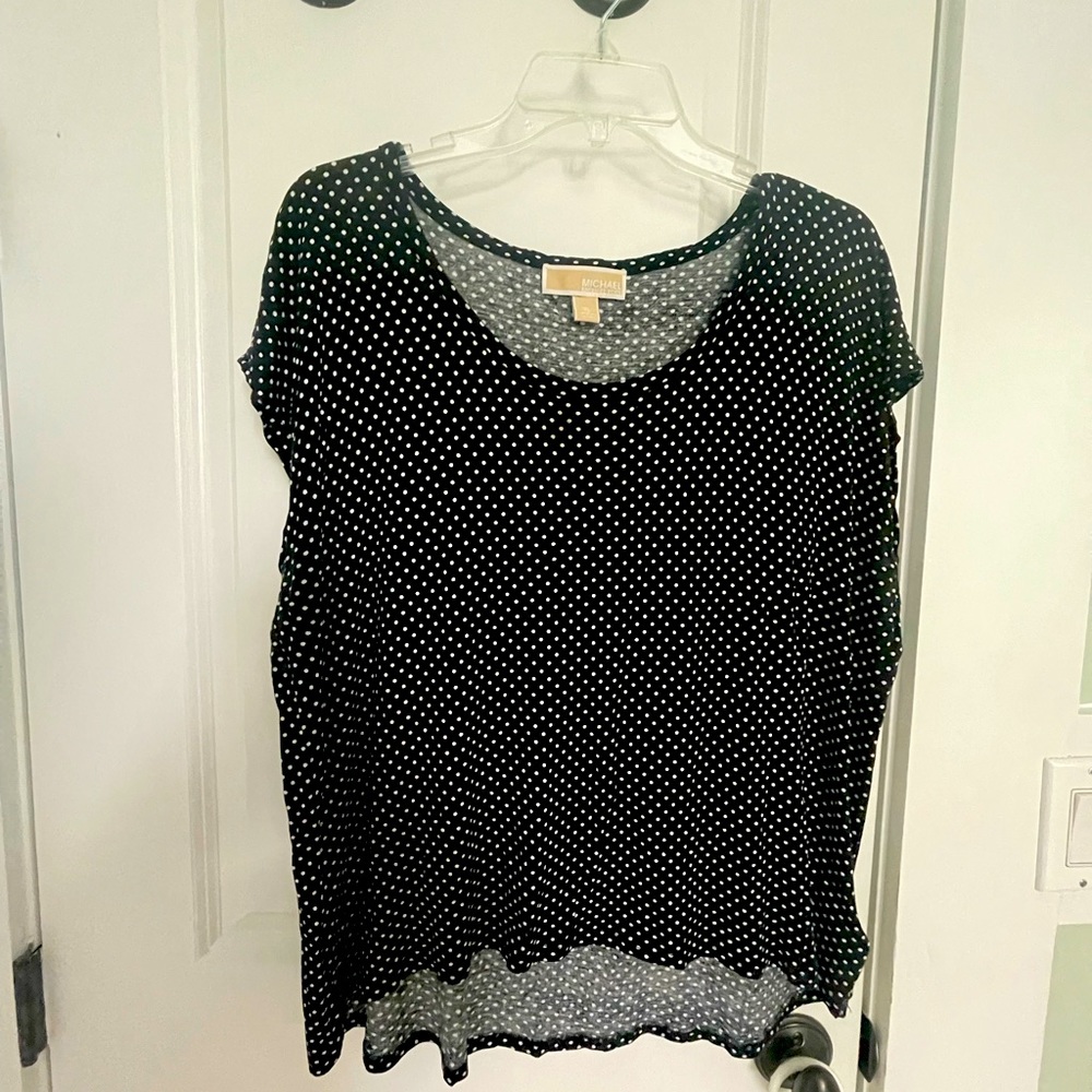 XL Michael Kors, polka dotted short sleeved shirt.